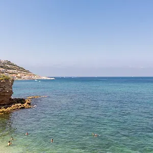 https://petite-maison-dexception-avec-terrasse-vue-mer-au.fr-provencehotel.com